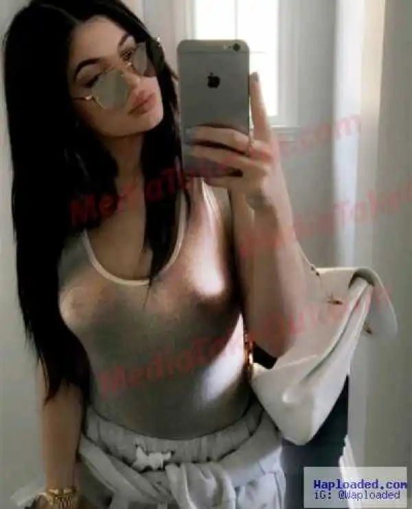 Kylie Jenner puts her n*pples on display on Snapchat